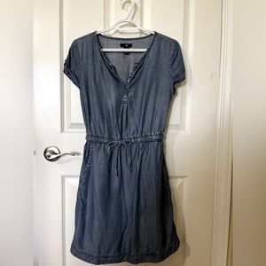 Gap tencil denim dress. Size XS. Drawstring waist. Pockets!